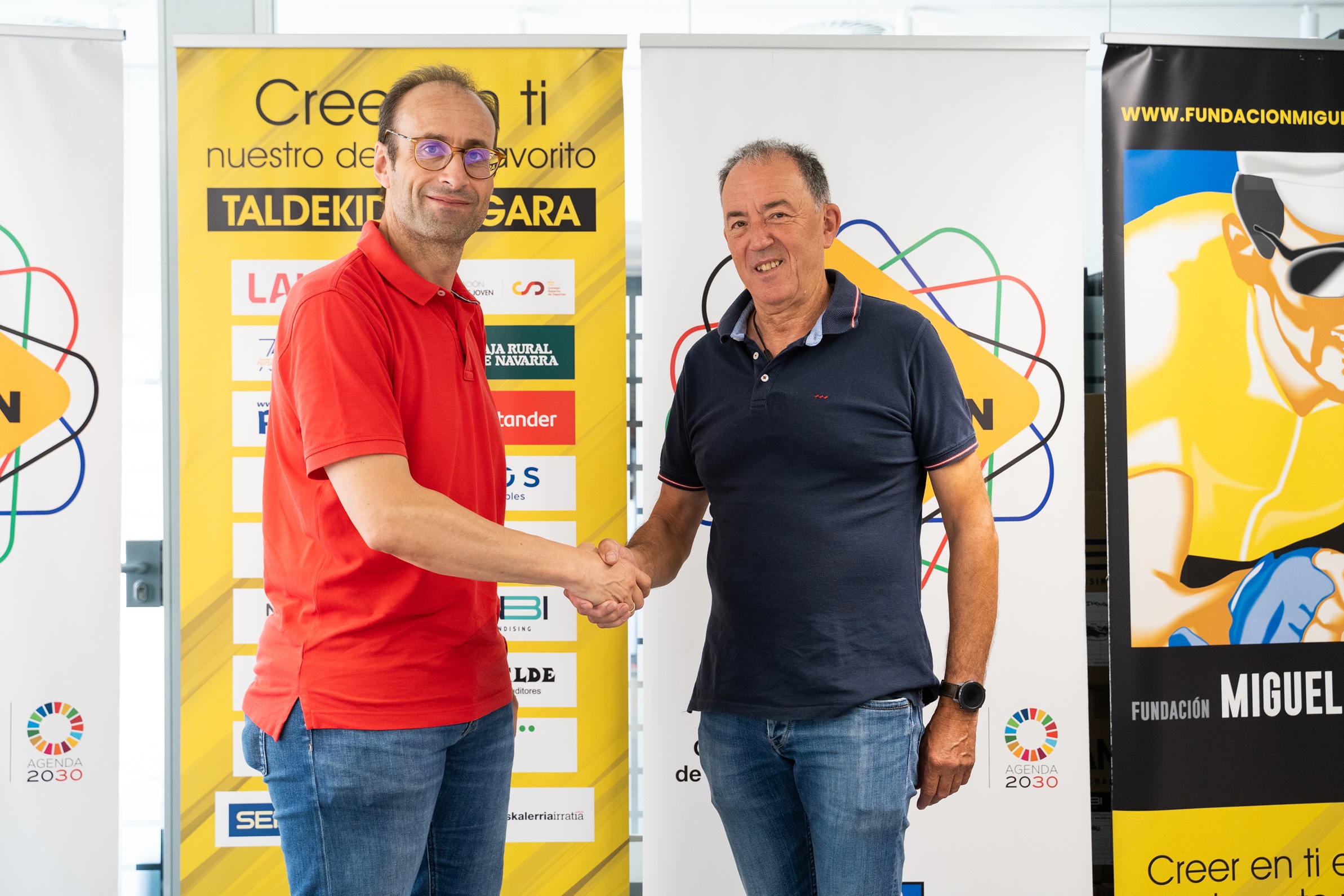 Renovado el acuerdo de patrocinio entre la FMIF y el Club Ciclista Ermitagaña